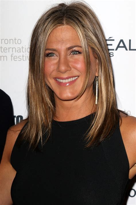 The Little Makeup Trick Jennifer Aniston Uses to Make Her Eyes Glow