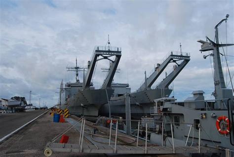 BOASUNDEMUGARDOS El Buque De Desembarco Pizarro Causa Baja De La Armada