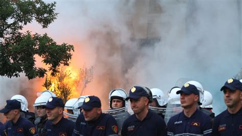 Tubimi I Opozit S Para Bashkis Tiran Policia Publikon Planin E