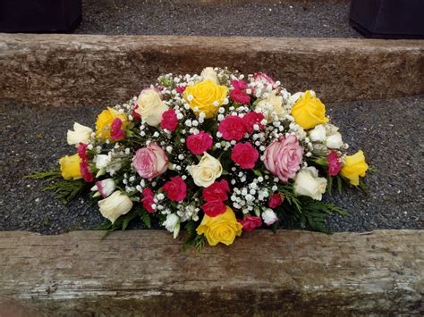 Grave Spray – Fresh Flowers