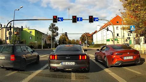 Pirat Drogowy W BMW M850i Wyzywa Na Pojedynek Mustanga GT