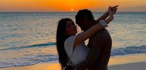 Travis Scott Just Shared A Completely Naked Photo Of Kylie Jenner Big World Tale