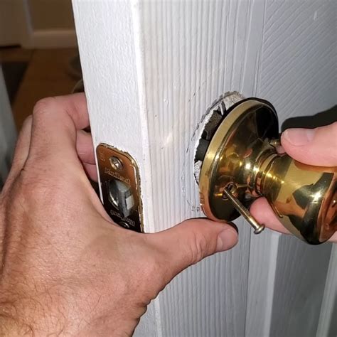 Door Latch Won T Retract Solutions To Fix Your Problem Housereal