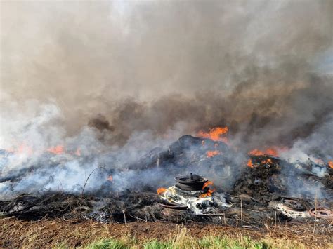 Incendio Ad Ardea La Asl Chiudete Le Finestre Ed Evitate Gli