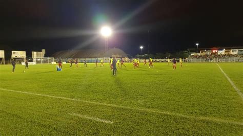 Pênalti no fim do jogo e empate fazem parte do confronto entre