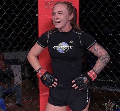 Una Luchadora De MMA Tiene Que Publicar Contenidos Sin Censuras Para