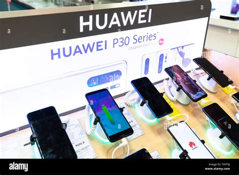 Huawei shop hi-res stock photography and images - Alamy