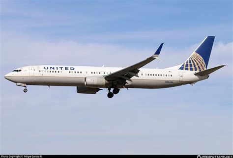 N38446 United Airlines Boeing 737 924ER WL Photo By Felipe Garcia R