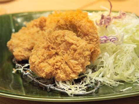 Costeleta de porco à milanesa prato popular de estilo japonês