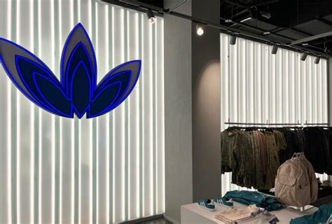 Adidas Store Bendheim Channel Glass Project