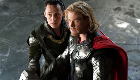 I Do Need To Explain Tom Hiddleston Reveals He Was First To See Chris Hemsworth Naked Before