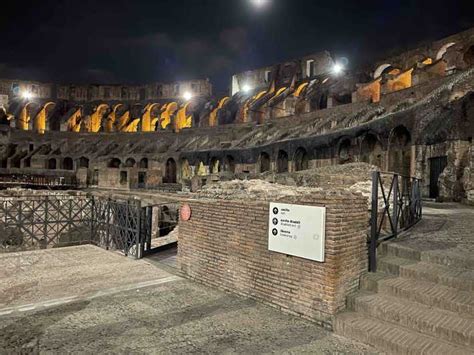 Rom Kolosseum Bei Nacht Mit Einer Tour Durch Den Untergrund Und Den