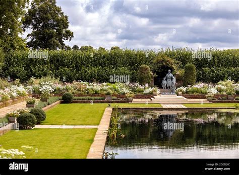 LONDON DIANA PRINCESS OF WALES STATUE IN THE SUNKEN GARDEN AT