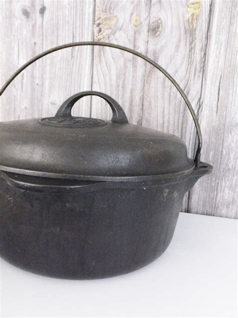 Vintage Griswold Cast Iron Dutch Oven With Lid Size Dutch Etsy