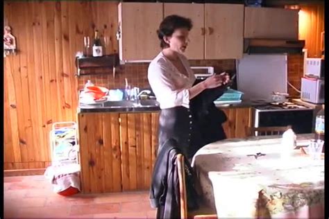 Cette milf va se faire sodomiser par son patron Vidéo porno Vporno tv