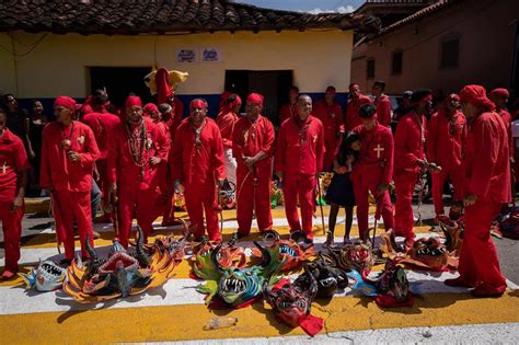 Cientos De Diablos Danzantes De Yare Celebraron El Corpus Christi En