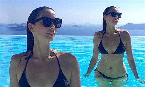 Ricki Lee Coulter Shows Off Her Stunning Curves In A Tiny String Bikini Daily Mail Online