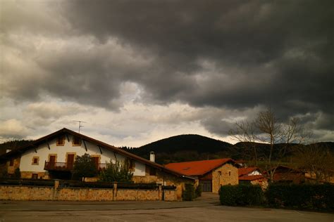 Viento Viento Y Nubes Oscuras En Goiuria Eitb Eus Flickr