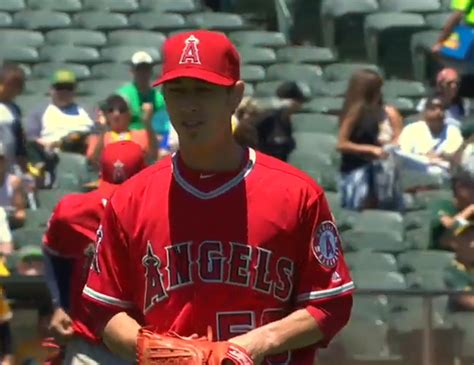 Tim Lincecum Wins First Game In Angels Debut Asamnews