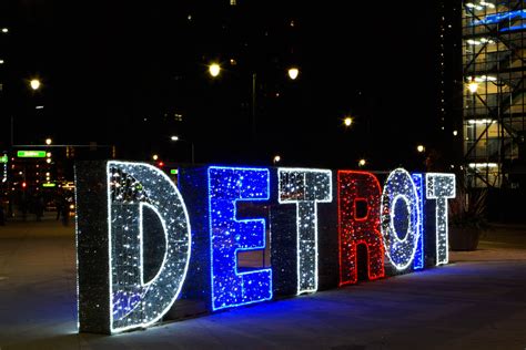 Christmas Lights In Michigan: 15 Festive Options - Midwest Explored