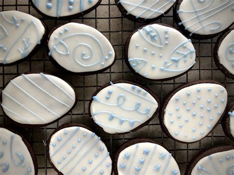 How to Decorate Sugar Cookies - Taylor by the Teaspoon