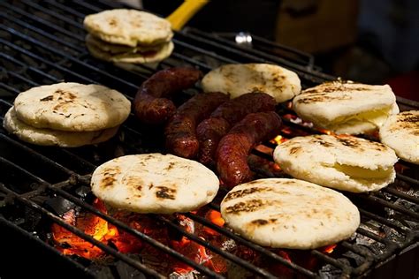 Quelques Plats Colombiens à Travers La Street Food