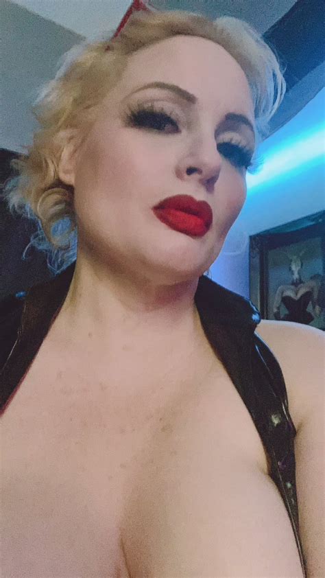 Tw Pornstars Mistress Genevieve Twitter Pre Session Selfie Pm