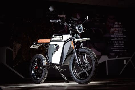 Huck Cycles dévoile la nouvelle moto électrique Stinger pour 2023