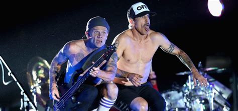 Red Hot Chili Peppers vai se apresentar nas pirâmides do Egito Metro