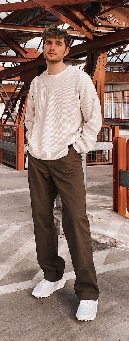 How To Style The Classic Baggy Trousers This Season