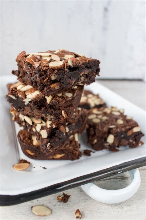 Recette Brownie Au Chocolat Caramel Et Amandes Marie Claire