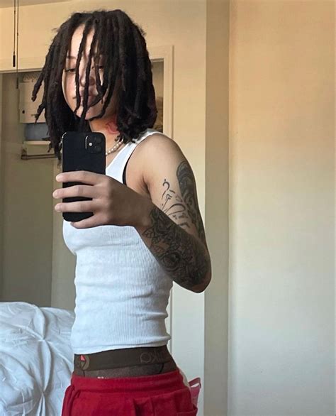 Tomboyish Outfits Masc Outfits Poses Pretty People Beautiful People Stud Girl Lesbian