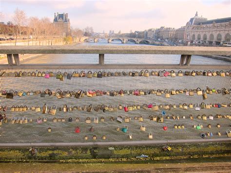 This Is How You Do A Paris Love Lock Bridge When You're Single | HuffPost