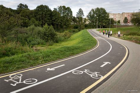 Километр за миллион: как выглядит новая велодорожка в Лошицкий парк