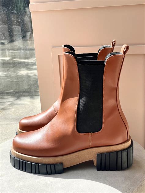 Bota Coturno Manuela Marrom Oui Lingerie Peças feitas à mão muito amor e carinho