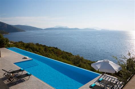 3 Recensioni E 34 Foto Per Villa Massalia Infinity Lap Pool With