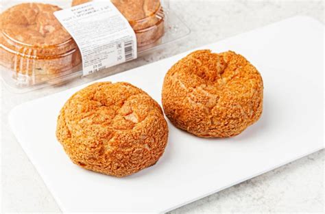 Пирожное ВкусВилл / Избёнка «Шу с брусникой» | отзывы