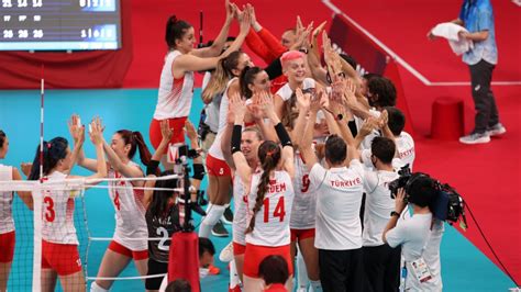 Turkish women's volleyball team start Olympics with win over China