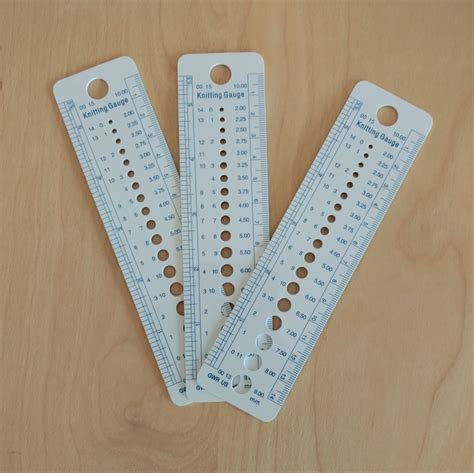 Knitting Needle Gauge Ruler Multifunctional Knitting Tool White Ruler