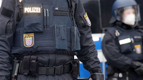 Razzia In Hessen Polizei Durchsucht Wohnungen Wegen Kinderpornografie