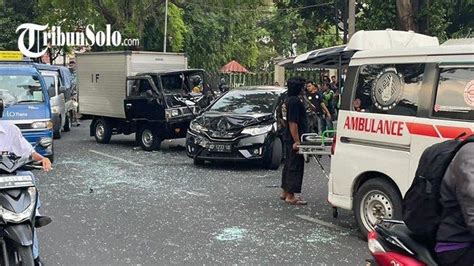 Kecelakaan Karambol Di Kota Solo Libatkan Mobil Mobil Boks Disebut