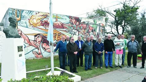 Exmarinos Celebraron El D A De La Armada Y Colocaron Una Placa En El