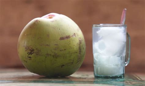 Bikin Ketagihan Khasiat Air Kelapa Campur Madu