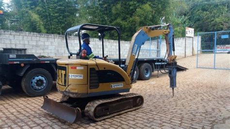 Locação de Mini Carregadeira Romptec Locação Demolição e Terraplenagem