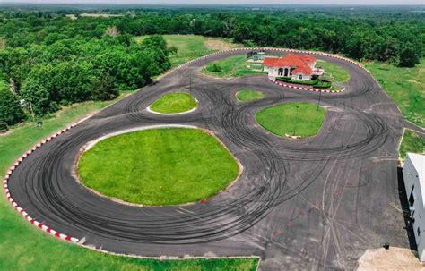 La Casa Con La Que Todos So Amos Tiene Circuito De Drift Y Karts Y Te