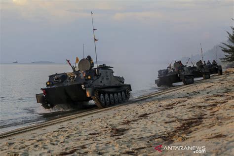 Latihan Operasi Pendaratan Prajurit Korps Marinir Tni Al Di Dabo