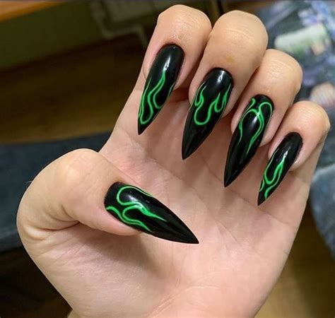 Pin By 𝕷𝖎𝖐𝖆 𝕶𝖔𝖛𝖆𝖑𝖞𝖔𝖛𝖆🦇 On Nails Goth Nails Edgy Nails Acrylic Nails