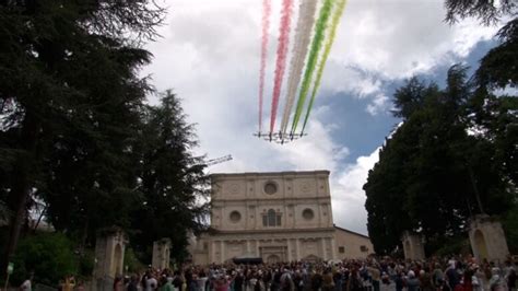 L Aquila In Festa Per Il Passaggio Delle Frecce Tricolori Rete