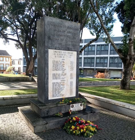 Monumento aos Combatentes 9 de abril de 2000 Angra do Heroísmo ilha