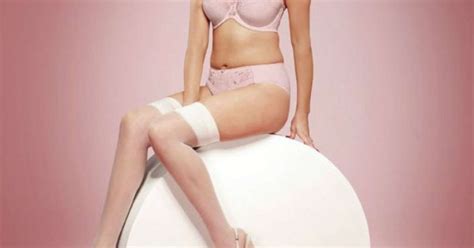 Modelo Plus Size Posa Para Campanha De Lingerie Veja